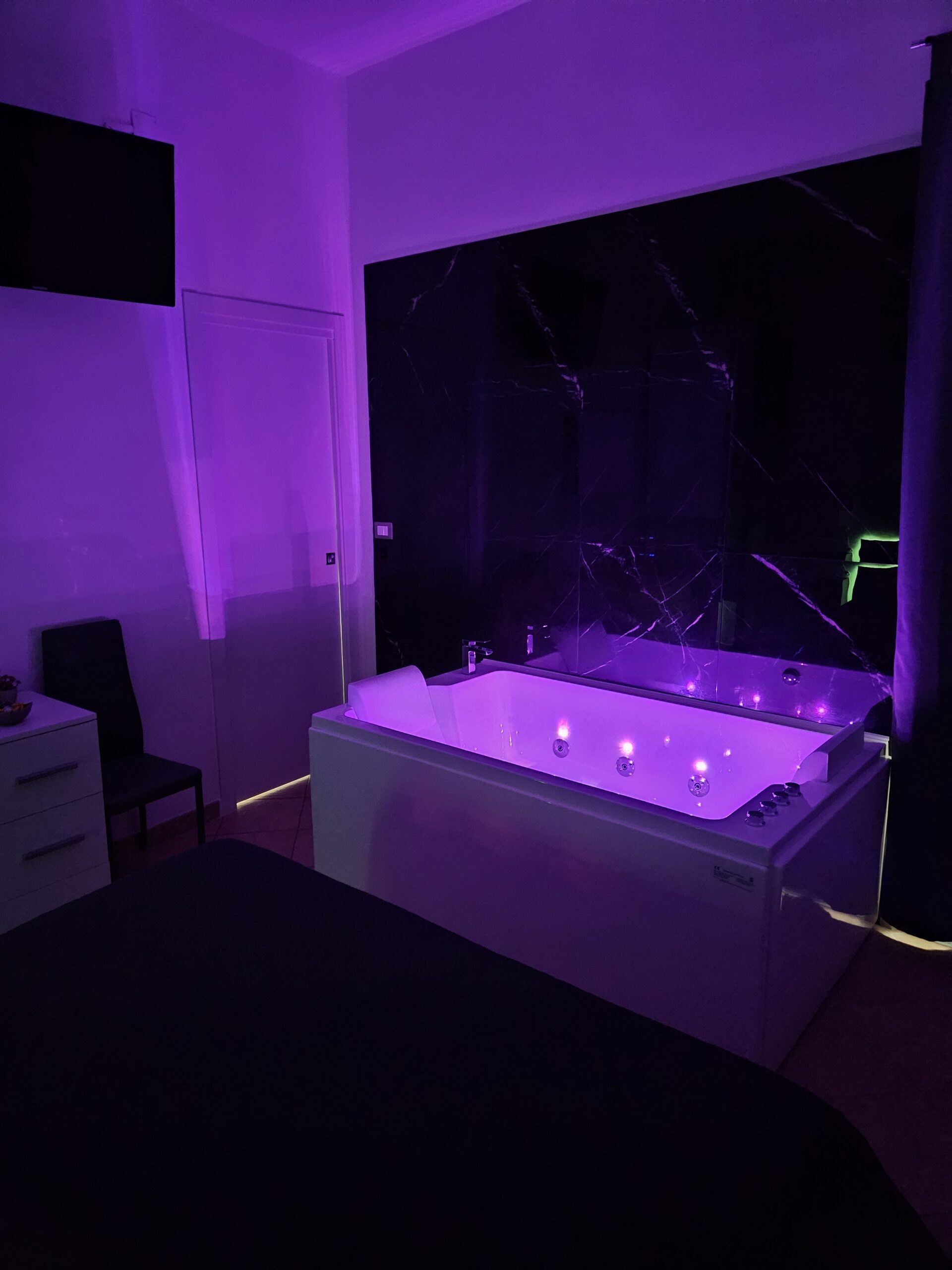 Jacuzzi Biposto con idromassaggio e cromoterapia