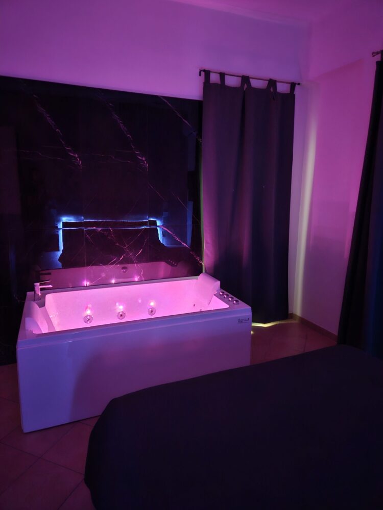 Jacuzzi Biposto con idromassaggio e cromoterapia
